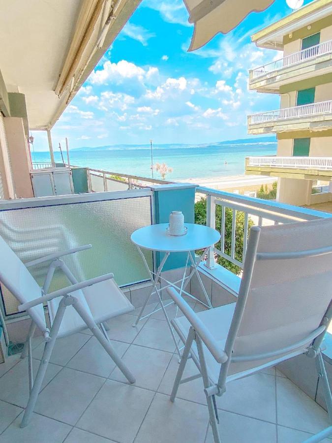 A Wonderful Apartment In Front Of The Sea! Peraía Dış mekan fotoğraf